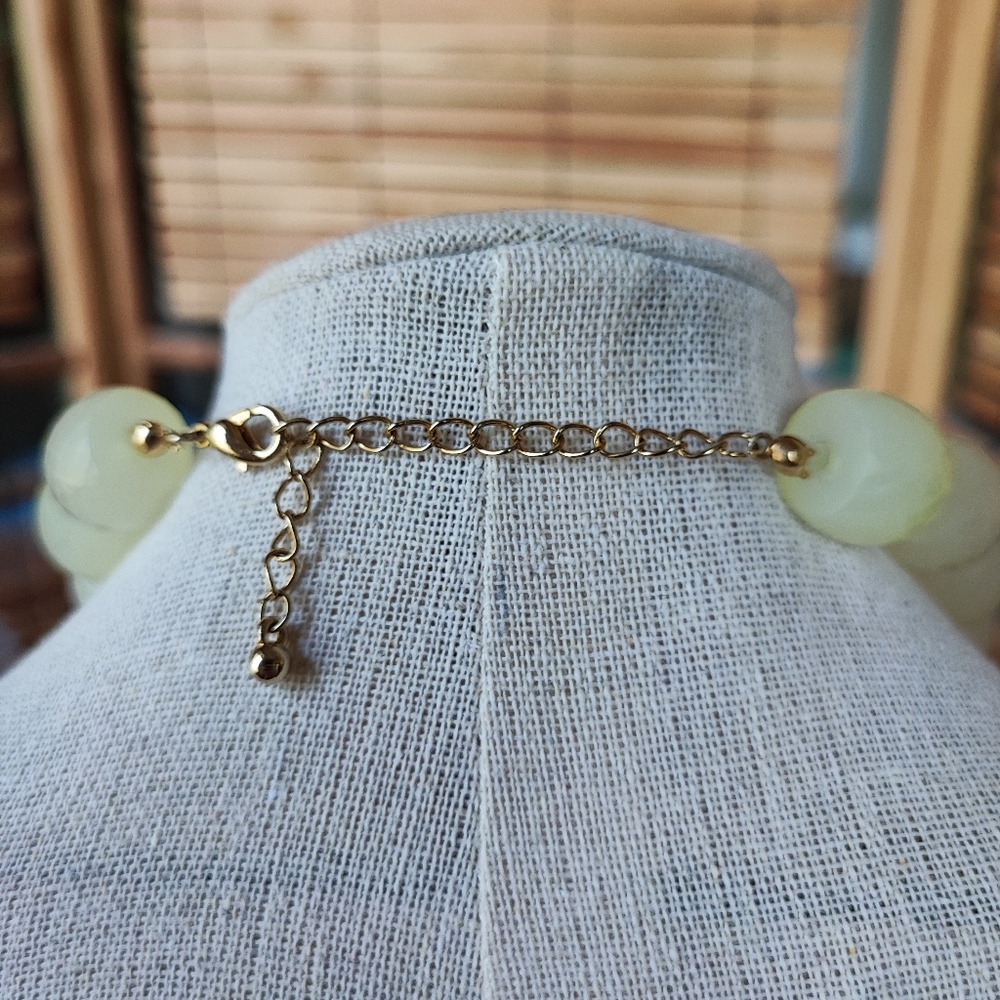 Lemoncello Lemonade Faceted Pale Lemon Yellow Faceted Lucite Necklace Vintage - Picture 3 of 15